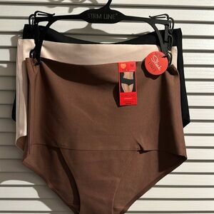 NWT STRM LINE (3) Pack Sleek Lines Panties in Black, Beige, and Brown.